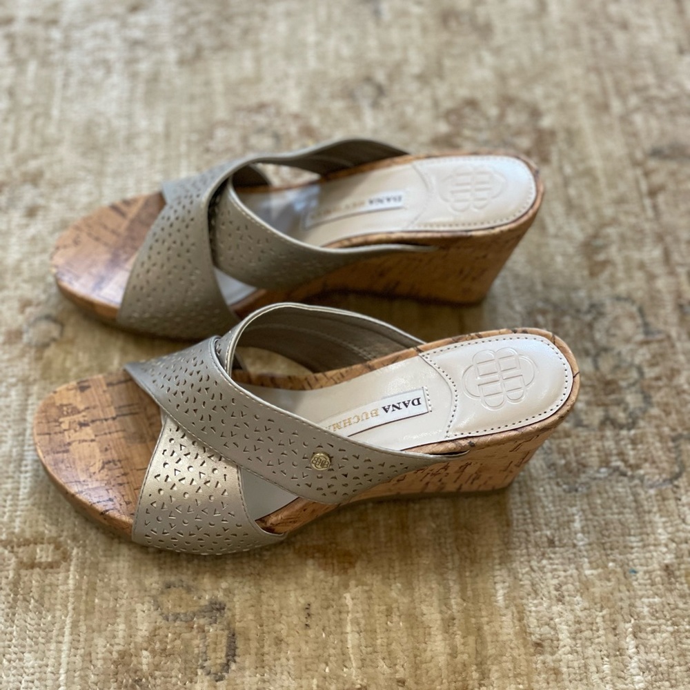 NWOB Dana Buchman Criss Cross Cork Slide Wedges, Muted Gold, Size 6.NWOB - Picture 13 of 14